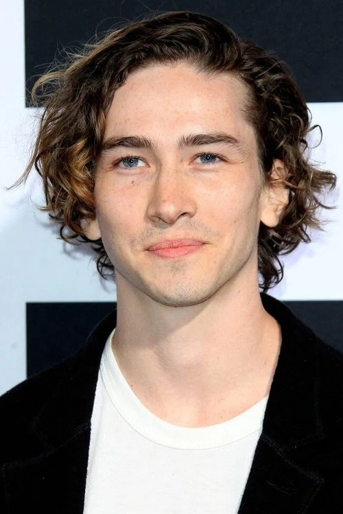 Дилан Арнольд